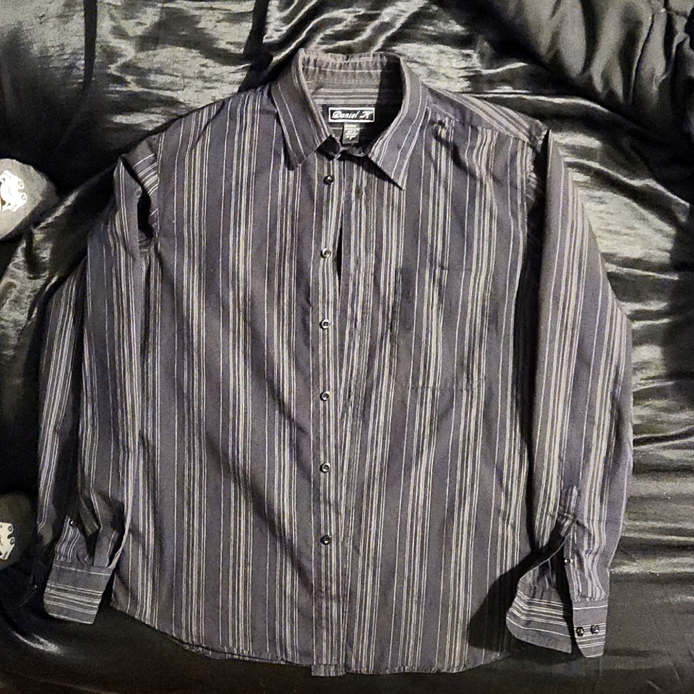 Stylish Black Men's Pinstripe Button Up Dress Shirt Medium M.